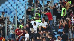 Roma-Atalanta, gli ultras nerazzurri lanciano oggetti verso la Curva Nord
