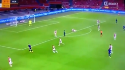 Video – Ajax, paura per Blind. Si accascia con una mano sul petto