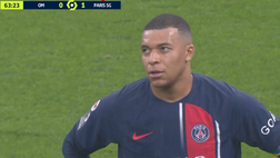 VIDEO / Psg, Mbappé reagisce male al cambio: fischiato