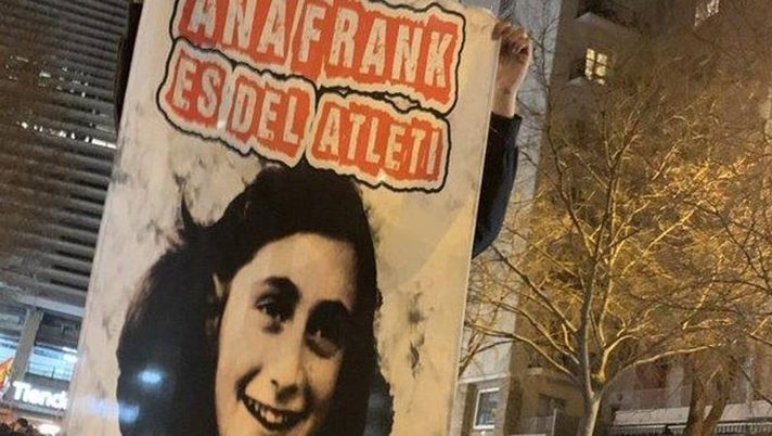 Real Madrid, la polizia indaga sulla curva Ultras Sur per il manifesto nazista nel derby - immagine 1