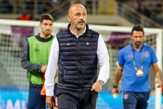 GERMOGLI PH: 27 OTTOBRE 2022 FIRENZE STADIO ARTEMIO FRANCHI CONFERENCE LEAGUE FIORENTINA VS ISTANBUL BASAKSEHIR NELLA FOTO VINCENZO ITALIANO A Riga con un occhio a Istanbul. La Fiorentina con la barra a dritta- immagine 2