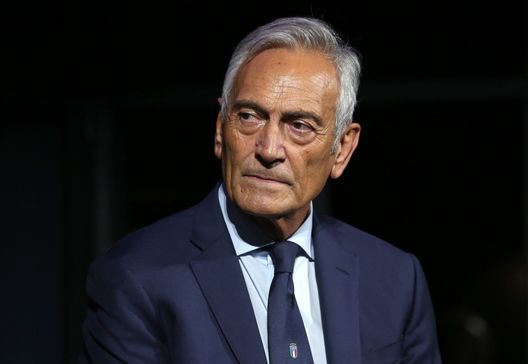 MILAN, ITALY - OCTOBER 04: President of FIGC Gabriele Gravina attends the unveiling of the FIGC new institutional logo at Garage Italia on October 04, 2021 in Milan, Italy. (Photo by Vincenzo Lombardo/Getty Images) La Fiorentina si fa sentire: blitz di Barone negli uffici di Gravina- immagine 2
