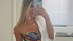 Agustina, ritorno a Milano dopo la vacanza. Lady Martinez ancora in costume
