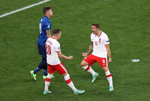 SAINT PETERSBURG, RUSSIA - JUNE 14: Karol Linetty of Poland celebrates with Piotr Zielinski after scoring their side's first goal during the UEFA Euro 2020 Championship Group E match between Poland and Slovakia at the Saint Petersburg Stadium on June 14, 2021 in Saint Petersburg, Russia. (Photo by Anton Vaganov - Pool/Getty Images) SAINT PETERSBURG, RUSSIA - JUNE 14: Karol Linetty of Poland celebrates with Piotr Zielinski after scoring their side's first goal during the UEFA Euro 2020 Championship Group E match between Poland and Slovakia at the Saint Petersburg Stadium on June 14, 2021 in Saint Petersburg, Russia. (Photo by Anton Vaganov - Pool/Getty Images)