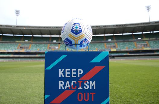 VERONA, ITALY - MARCH 21: The match ball is seen prior to the Serie A match between Hellas Verona FC and Atalanta BC at Stadio Marcantonio Bentegodi on March 21, 2021 in Verona, Italy. Sporting stadiums around Italy remain under strict restrictions due to the Coronavirus Pandemic as Government social distancing laws prohibit fans inside venues resulting in games being played behind closed doors. (Photo by Emilio Andreoli/Getty Images) VERONA, ITALY - MARCH 21: The match ball is seen prior to the Serie A match between Hellas Verona FC and Atalanta BC at Stadio Marcantonio Bentegodi on March 21, 2021 in Verona, Italy. Sporting stadiums around Italy remain under strict restrictions due to the Coronavirus Pandemic as Government social distancing laws prohibit fans inside venues resulting in games being played behind closed doors. (Photo by Emilio Andreoli/Getty Images)