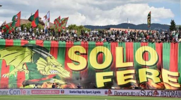 Ammassati al prefiltraggio per il derby di Perugia: la quarantena è iniziata con il passaparola- immagine 2