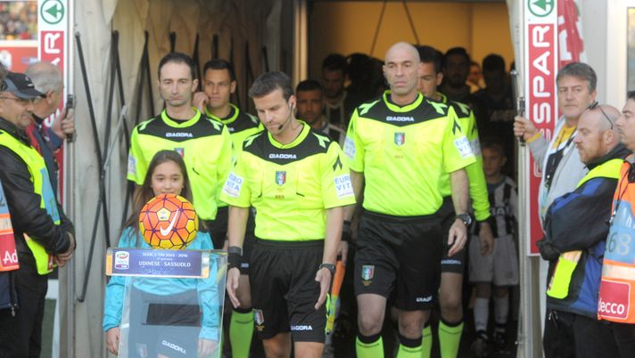 UDINE, ITALY - NOVEMBER 01: Referee Federico La Penna (C) enter  the field  before the Serie A match between Udinese Calcio and US Sassuolo Calcio at Stadio Friuli on November 1, 2015 in Udine, Italy.  (Photo by Dino Panato/Getty Images) 