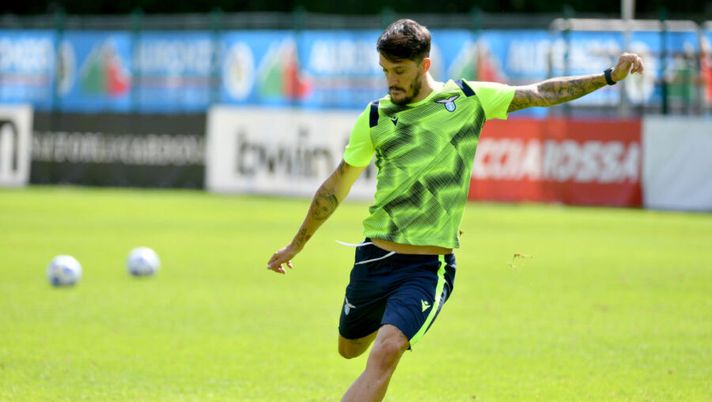 AURONZO DI CADORE, ITALY - AUGUST 27: Luis Alberto of SS Lazio during the SS Lazio training camp on August 27, 2020 in Auronzo di Cadore, Italy. (Photo by Marco Rosi - SS Lazio/Getty Images) Luis Alberto, la Gazzetta rivela: “A Formello ieri è sceso in campo così davanti a tutti” - immagine 1