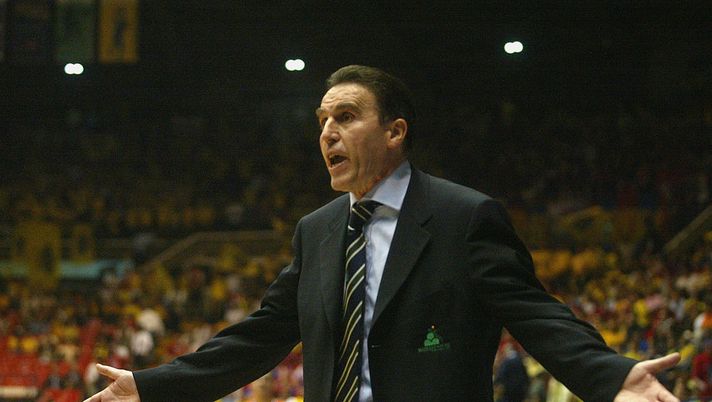 TEL AVIV, ISRAEL - APRIL 29:  (ISRAEL OUT)  G. Montepaschi Siena coach Carlo Recalcati reacts to his team's 102:103 overtime loss against fellow Italians Skipper Bologna after their semi-final match  April 29, 2004 in the 2004 Euroleague Final Four tournament in Tel Aviv, Israel. (Photo by Uriel Sinai/Getty Images) 