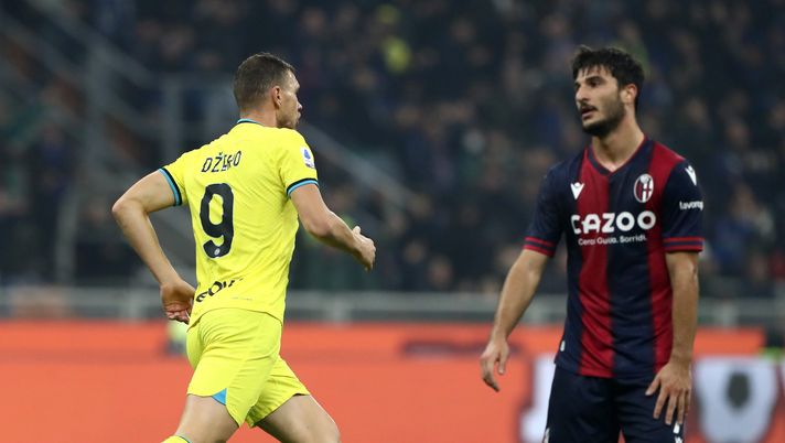 MILAN, ITALY - NOVEMBER 09: Edin Dzeko of FC Internazionale celebrates after scoring their team's first goal during the Serie A match between FC Internazionale and Bologna FC at Stadio Giuseppe Meazza on November 09, 2022 in Milan, Italy. (Photo by Marco Luzzani/Getty Images) Marrese: “No alibi arbitrale, il Bologna non può uscire dal campo così”- immagine 1