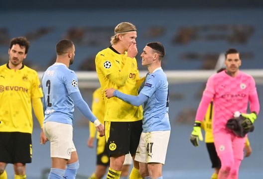 Il saluto a fine partita tra Haaland e Foden Il saluto a fine partita tra Haaland e Foden