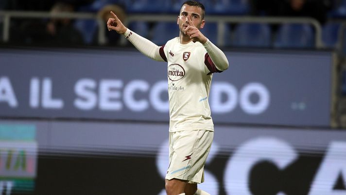 Pagelle Cagliari – Salernitana 1-1: Pavoletti illude, Bonazzoli salva i granata in extremis – Voti Fantacalcio - immagine 1