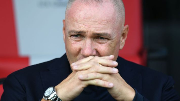 CREMONA, ITALY - SEPTEMBER 04: Massimo Alvini head coach of US Cremonese looks on during the Serie A match between US Cremonese and US Sassuolo at Stadio Giovanni Zini on September 04, 2022 in Cremona, Italy. (Photo by Alessandro Sabattini/Getty Images) Cremonese, Alvini: “Vogliamo andare a Bergamo per giocarcela” - immagine 1