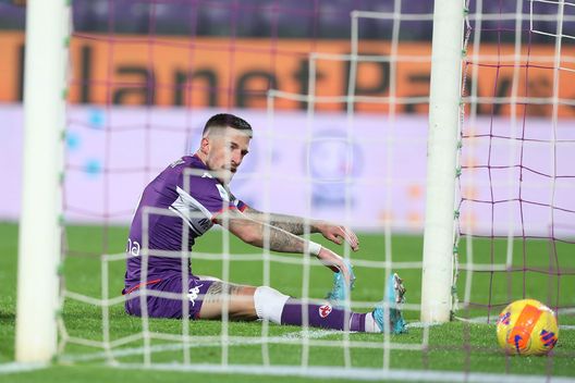 FLORENCE, ITALY - FEBRUARY 05: Cristiano Biraghi of ACF Fiorentina shows his dejection during the Serie A match between ACF Fiorentina and SS Lazio at Stadio Artemio Franchi on February 5, 2022 in Florence, Italy. (Photo by Gabriele Maltinti/Getty Images) FLORENCE, ITALY - FEBRUARY 05: Cristiano Biraghi of ACF Fiorentina shows his dejection during the Serie A match between ACF Fiorentina and SS Lazio at Stadio Artemio Franchi on February 5, 2022 in Florence, Italy. (Photo by Gabriele Maltinti/Getty Images)