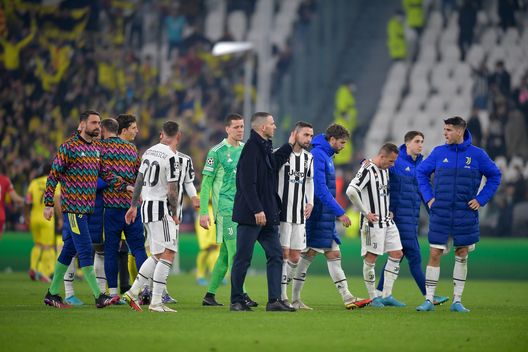TURIN, ITALY - MARCH 16: Juventus' players disappointed after the UEFA Champions League Round Of Sixteen Leg Two match between Juventus and Villarreal CF at Juventus Stadium on March 16, 2022 in Turin, Italy. (Photo by Daniele Badolato - Juventus FC/Juventus FC via Getty Images) TURIN, ITALY - MARCH 16: Juventus' players disappointed after the UEFA Champions League Round Of Sixteen Leg Two match between Juventus and Villarreal CF at Juventus Stadium on March 16, 2022 in Turin, Italy. (Photo by Daniele Badolato - Juventus FC/Juventus FC via Getty Images)