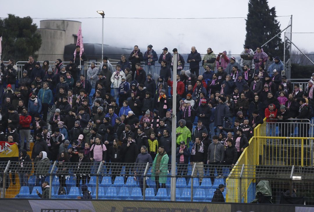 FOTOTIFO Lecco-Palermo 0-1, gli scatti ai tifosi al “Rigamonti-Ceppi” (GALLERY) - immagine 10