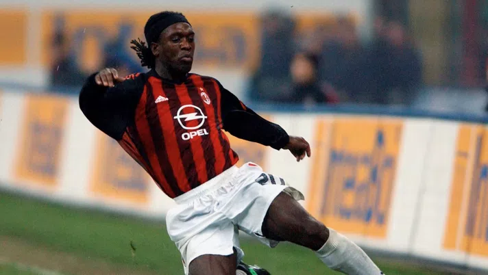 Clarence Seedorf, qui con il Milan nella stagione 2002-2003 (credits: GETTY Images)