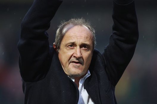 PALERMO, ITALY - MARCH 07: Delio Rossi coach of US Citta' di Palermo celebratres after the Serie A match between US Citta di Palermo and AS Livorno Calcio at Stadio Renzo Barbera on March 7, 2010 in Palermo, Italy. (Photo by Maurizio Lagana/Getty Images) Rossi a VN: “Italiano, ecco il suo successo. Cabral e Piatek? Meglio Caputo”- immagine 2