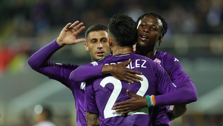 FLORENCE, ITALY - OCTOBER 13: Nicolas Ivan Gonzalez of ACF Fiorentina celebrates after scoring a goal during the UEFA Europa Conference League group A match between ACF Fiorentina and Heart of Midlothian at Stadio Artemio Franchi on October 13, 2022 in Florence, Italy. (Photo by Gabriele Maltinti/Getty Images) Risultato più importante che eclatante: due motivi per essere ottimisti - immagine 1