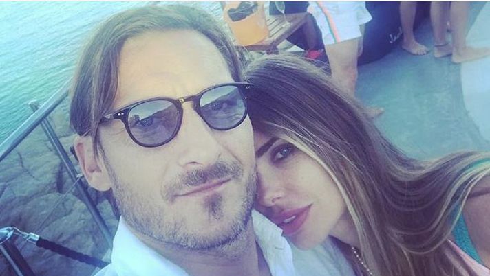 Un follower a Ilary Blasi: “Sei diventata un mostro, ignorante”, e arriva la risposta di Totti 