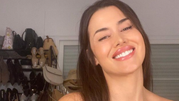 Eva Padlock mostra una scollatura bollente: l’ex ombrellina conquista i fan