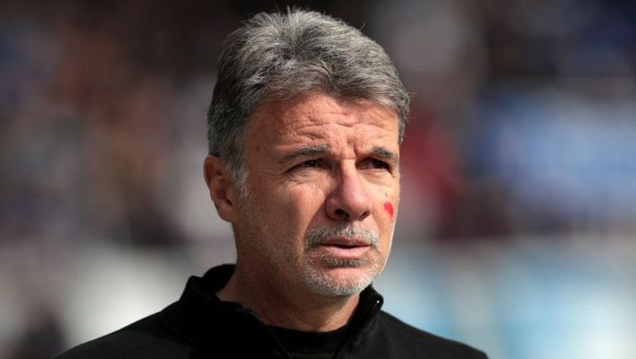 BERGAMO, ITALY - FEBRUARY 19: Marco Baroni, Head Coach of US Lecce, looks on with a red mark on their face in support of the #UNROSSOALLAVIOLENZA - the WeWorld Violence Against Women campaign prior to the Serie A match between Atalanta BC and US Lecce at Gewiss Stadium on February 19, 2023 in Bergamo, Italy. (Photo by Emilio Andreoli/Getty Images) Baroni: “Ceesay? Abbiamo lavorato su Colombo ma non lasciamo indietro nessuno” - immagine 1