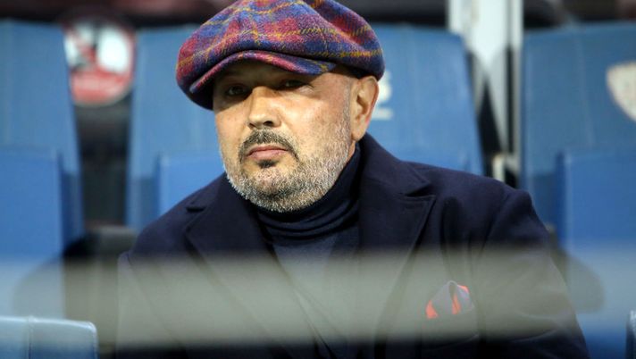 CAGLIARI, ITALY - MARCH 03: Coach Sinisa Mihajlovic of Bologna looks on before the Serie A match between Cagliari Calcio and Bologna FC at Sardegna Arena on March 3, 2021 in Cagliari, Italy. (Photo by Enrico Locci/Getty Images) 