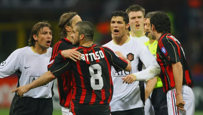 MILAN, ITALY - MAY 02:  Cristiano Ronaldo of Manchester United argues with Gennaro Gattuso of AC Milan during the UEFA Champions League semi final, second leg match between AC Milan and Manchester United at the San Siro stadium on May 2, 2007 in Milan, Italy.  (Photo by Stu Forster/Getty Images)