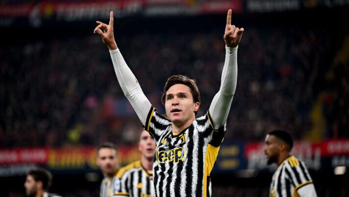 GENOA, ITALY - DECEMBER 15: Federico Chiesa of Juventus celebrates 0-1 goal during the Serie A TIM match between Genoa CFC and Juventus at Stadio Luigi Ferraris on December 15, 2023 in Genoa, Italy. (Photo by Daniele Badolato - Juventus FC/Juventus FC via Getty Images) NEWS – Tomori, Chiesa, Locatelli, Lobotka, Immobile, L. Alberto, Dia, Mkhitaryan e Buchanan: le novità - immagine 1