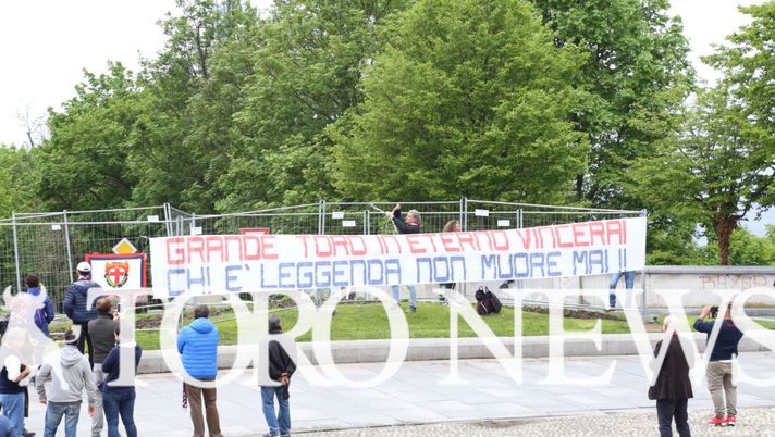 Toro-Genoa, uno striscione a Superga a conferma di un gemellaggio ancora vivo 