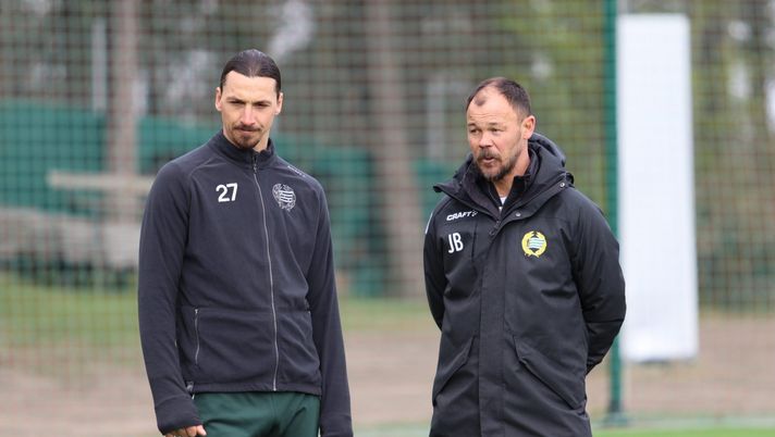 Zlatan Ibrahimovic si allena con l'Hammarby (credits: twitter Hammarby) Zlatan Ibrahimovic si allena con l'Hammarby (credits: twitter Hammarby)