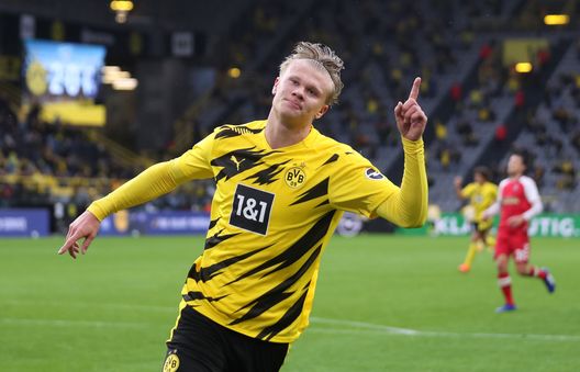 Haaland con la maglia del Borussia Dortmund Haaland con la maglia del Borussia Dortmund