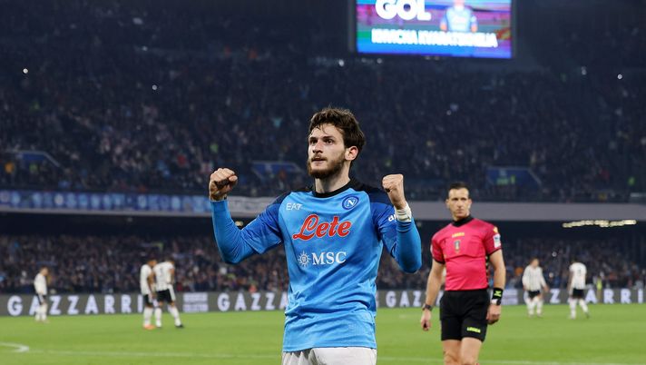 NAPLES, ITALY - JANUARY 13: Khvicha Kvaratskhelia of SSC Napoli celebrates after scoring the 2-0 goal during the Serie A match between SSC Napoli_Juventus at Stadio Diego Armando Maradona on January 13, 2023 in Naples, Italy. (Photo by Francesco Pecoraro/Getty Images) Lo chiamano Kvaradona ma c’è apprensione: ci sarà nel derby di Salerno? - immagine 1
