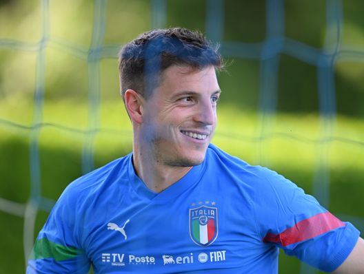 FLORENCE, ITALY - JUNE 02: Alessio Cragno of Italy looks on during a Italy training session at Centro Tecnico Federale di Coverciano on June 02, 2022 in Florence, Italy. (Photo by Claudio Villa/Getty Images) Quale futuro per Cragno? Su di lui Fiorentina e Milan, ma c’è un intoppo- immagine 2