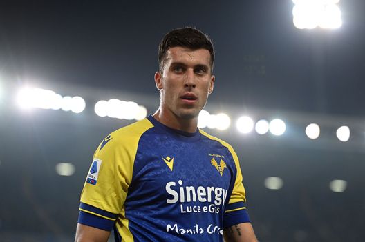 Nicolò Casale (difensore Hellas Verona), obiettivo di calciomercato della Lazio | Serie A News (Getty Images)