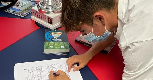La firma genoana di Mosole nella foto di Bepitv.it La firma genoana di Mosole nella foto di Bepitv.it