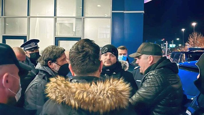 Nicolò Napoli a Craiova per l’8′ volta, ma all’aeroporto trova gli ultras: “Scusaci, ma non ti vogliamo” Nicolò Napoli a Craiova per l’8′ volta, ma all’aeroporto trova gli ultras: “Scusaci, ma non ti vogliamo” - immagine 1