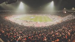 Perso il derby delle polemiche, la Stella Rossa festeggia il titolo aprendo gratuitamente il Marakana: “Tutti allo stadio!”