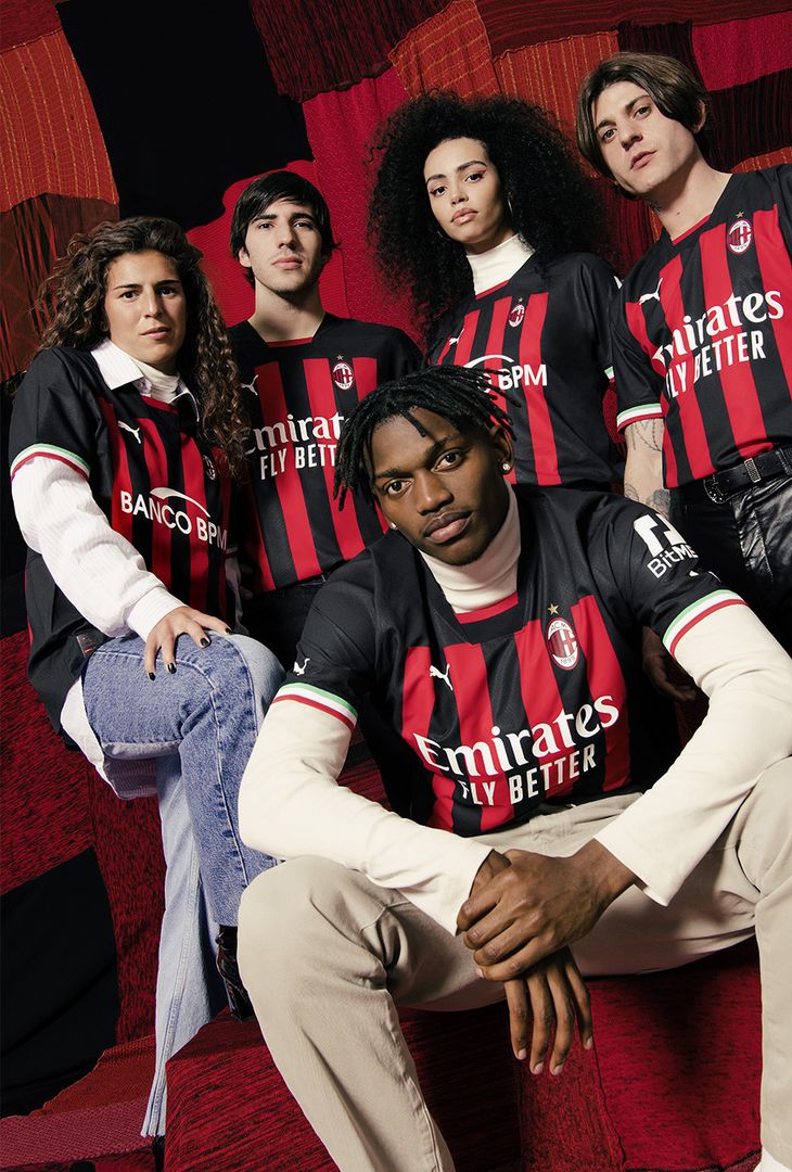 PUMA e AC Milan lanciano la nuova prima maglia 2022-2023 | FOTO - immagine 18