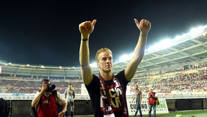 TURIN, ITALY - MAY 28: Goalkeeper of FC Torino Joe Hart celebrates under FC Turin's fans at the end of last Serie A match between FC Torino and US Sassuolo at Stadio Olimpico di Torino on May 28, 2017 in Turin, Italy. (Photo by Pier Marco Tacca/Getty Images) TURIN, ITALY - MAY 28: Goalkeeper of FC Torino Joe Hart celebrates under FC Turin's fans at the end of last Serie A match between FC Torino and US Sassuolo at Stadio Olimpico di Torino on May 28, 2017 in Turin, Italy. (Photo by Pier Marco Tacca/Getty Images)