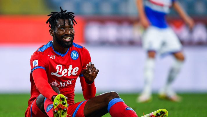 GENOA, ITALY - SEPTEMBER 23: Zambo Anguissa of Napoli reacts as he tries to claim a penalty kick during the Serie A match between UC Sampdoria and SSC Napoli at Stadio Luigi Ferraris on September 23, 2021 in Genoa, Italy. (Photo by Getty Images) FOTO – Anguissa: “Triste vedere ancora persone che possono insultare” - immagine 1
