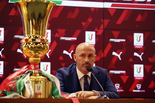 ROME, ITALY - MAY 23: ACF Fiorentina head coach Vincenzo Italiano attends the Coppa Italia Final press conference at Stadio Olimpico on May 23, 2023 in Rome, Italy. (Photo by Paolo Bruno/Getty Images) Amoruso: “Su Jovic peccato di sopravvalutazione. E sulla difesa troppo alta…”- immagine 2