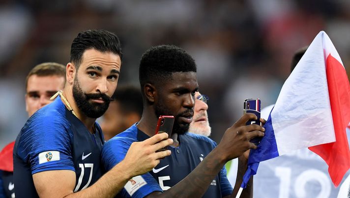 Rami e la gaffe con la presidentessa croata: “Mi ha detto ‘bei baffi’, io le ho risposto…” Rami e la gaffe con la presidentessa croata: “Mi ha detto ‘bei baffi’, io le ho risposto…”