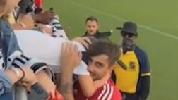 Perin cuore d’oro: il suo gesto fa piangere di gioia un bambino (VIDEO)