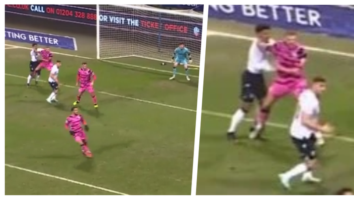 Bolton, arbitro che fai? Estrae il cartellino rosso al calciatore sbagliato: i tifosi impazziscono - immagine 1