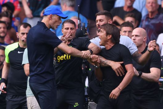 LONDON, ENGLAND - AUGUST 14: Chelsea Head Coach Thomas Tuchel and Tottenham Hotspur Head Coach Antonio Conte clash after the Premier League match between Chelsea FC and Tottenham Hotspur at Stamford Bridge on August 14, 2022 in London, United Kingdom. (Photo by Marc Atkins/Getty Images) Conte: “Tuchel? Preferisco parlare del match, il mio Tottenham competitivo”- immagine 2