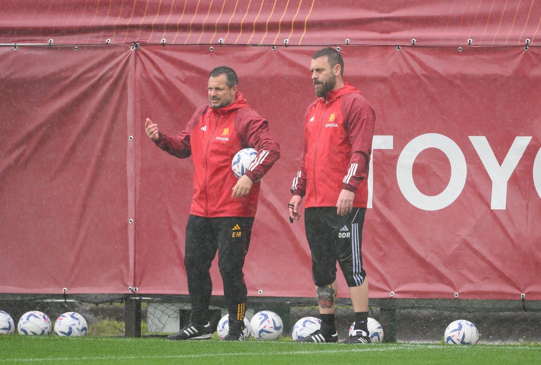 Roma, la ripresa degli allenamenti sotto la pioggia a Trigoria – FOTOGALLERY - immagine 19