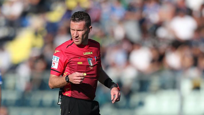 EMPOLI, ITALY - OCTOBER 17: Marco Serra referee during the Serie A match between Empoli FC and Atalanta BC at Stadio Carlo Castellani on October 17, 2021 in Empoli, Italy. (Photo by Gabriele Maltinti/Getty Images) Ecco chi è Serra l’arbitro di Fiorentina-Sassuolo - immagine 1