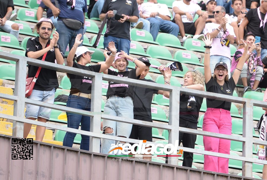 FOTOTIFO Palermo-Sudtirol 0-1, i tifosi allo Stadio “Renzo Barbera” (GALLERY) - immagine 44