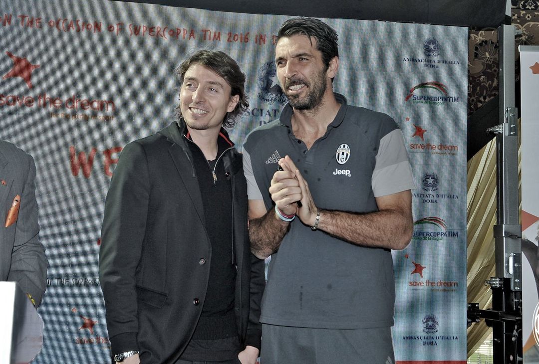  Riccardo Montolivo e Gianluigi Buffon a Doha (credits: Official A.C. Milan Twitter account)  
